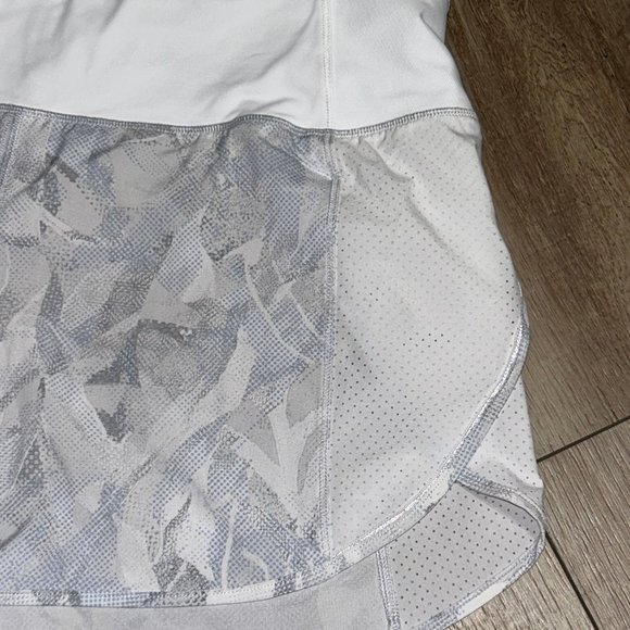 Lululemon Real Quick Short *Perforated 3.5" in Jasmine White Multi Size 8 - Picture 4 of 9